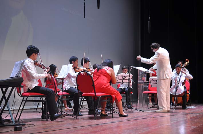 La Orquesta Infantil y Juvenil estará dirigida por el maestro Massimiliano Aggelao y la profesora Isbelia Urrego.