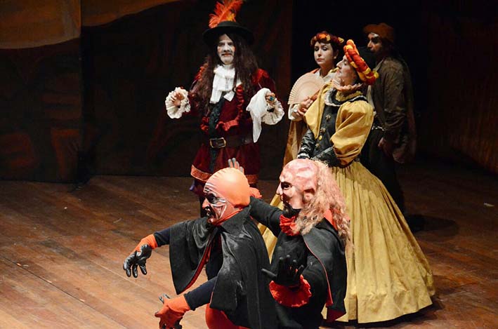 Don Quijote fue interpretado por los actores del Teatro La Castellana de Bogotá, que no se presentaba en esta capital desde hace 14 años.