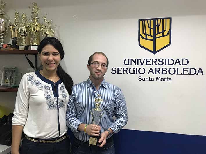 Juan Pablo Iriarte, estudiante de Comunicación Social y Periodismo de la Universidad Sergio Arboleda clasificó a la fase nacional del Festival de la Canción Ascún Cultura.