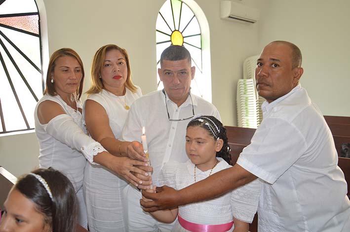 Graciela Nicoll Parodi Ramos, sus padres Jacobo José Parodi Mendivil y Tania Ramos Martínez, sus padrinos Claudia Ramos Martínez y Edinson Fontenelle Blanco. 