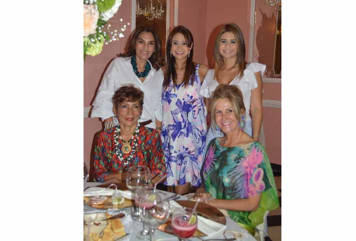 Gladys García, Gema Vital, Angelina Franco, Marina Gámez, María Fernanda Franco.