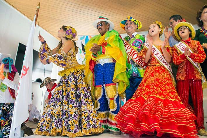 Los reyes del Carnaval de Barranquilla 2018 izaron por primera vez la bandera de la cultura ciudadana.