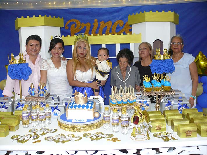 Emilio, Yajaira, Betty, Yuliana Avendaño, Alfredo Guzmán, Paulina Duarte, Amparo Benjumea. 