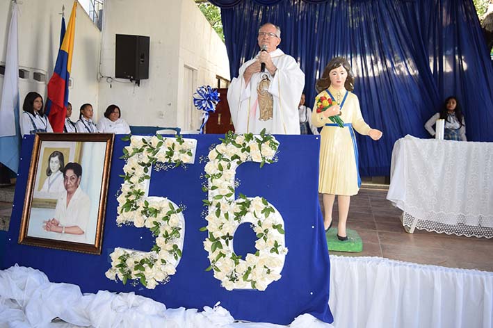 Con una Eucaristía la I.E.D. Laura Vicuña festejó los 56 años de aniversario del plantel educativo. 