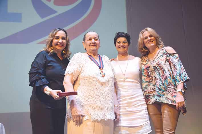 Berta Riascos junto a Licet Peñaranda Peña, Luz María Cotes, Mariluz López Herrera.