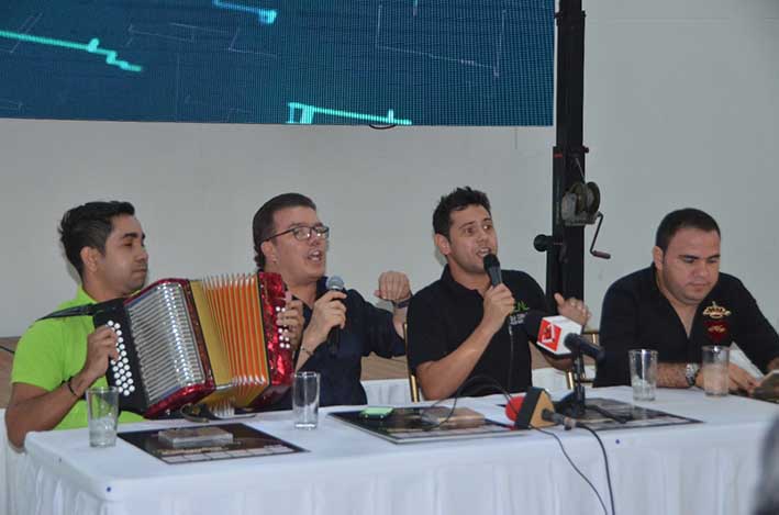 El reconocido compositor Fabián Corralos hizo en Santa Marta el lanzamiento de su álbum acompañado de su sobrino Efraín ‘Bola’ Corrales quien también presentó su producción musical