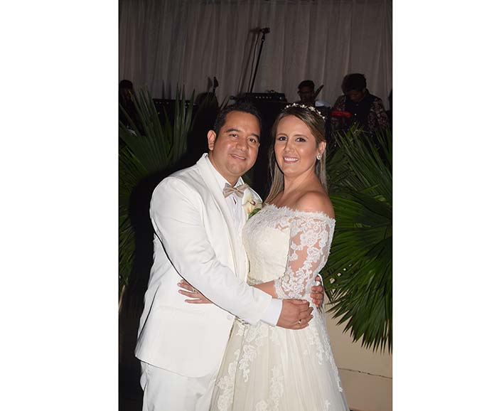 Los recién casados, Ricardo Rodríguez Méndez y Viviana Vargas Castro.