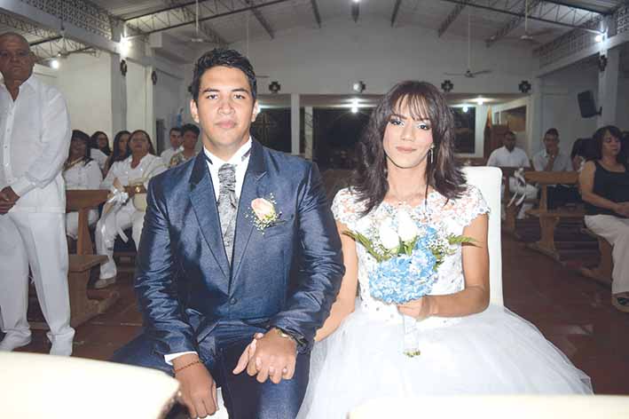 Los recién casados, Ciro Alfonso Quintero Padilla y Liz Carolina Cacua Martínez.