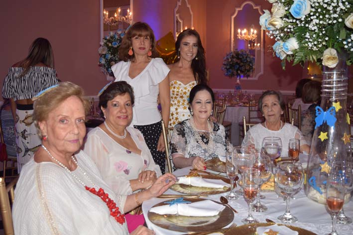 Zoila Díaz Granados, Carmen Diazgranados, Beatriz de Diazgranados, Diana Fernández de Castro, Hilda de Gómez y Zoilita de Diazgranados.