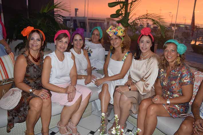 Beatriz Vives, Carmela Vives, Mona Infante, Mónica Díaz Granados, Luz María Brugés, María Claudia Díaz Granados, María Claudia Gutiérrez.