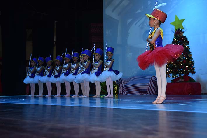 La Fundación Ballet de Barranquilla, dirigida por maestro Jorge Arnedo, quienes realizarán un espectáculo nunca antes visto en Santa Marta.