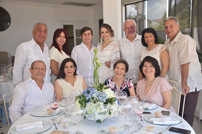 Jorge Traut, Yolanda de Traut, Carla Robles, Olga de Serrano, José Lacouture, José Daza, María Noguera y Miguel Caicedo.