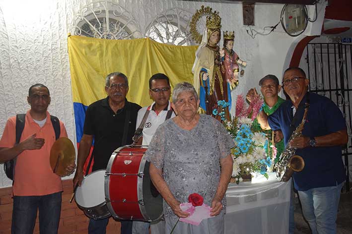 Con papayera y reunidos en familia los devotos de la Virgen del Carmen celebrarán su día. 