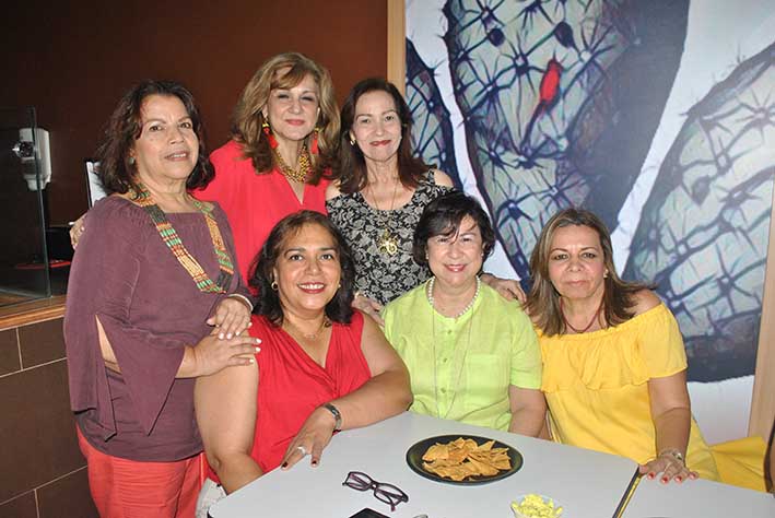 Cecilia Díaz Granados, María del Carmen Olarte, Rocio Del Toro, María Luisa Donado, Claudia Calle y Esperanza Corbacho. 