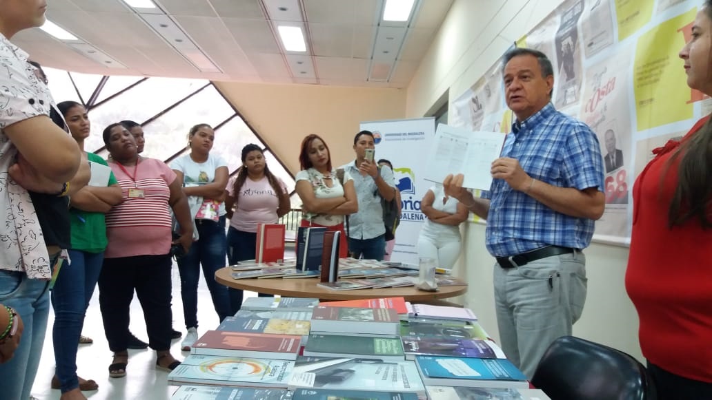 Propios y visitantes de la ciudad, se acercaron hasta la plazoleta del Banco de la República en Santa Marta, para ser parte de este evento cultural, en donde además, se lanzaron varios ejemplares de la Editorial Unimagdalena.