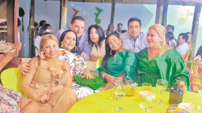 Patricia García, Claudia Aarón, Luis Eduardo Díaz Granados, Isabel Barros, Geovanny Luna y Lucy Garzón. 