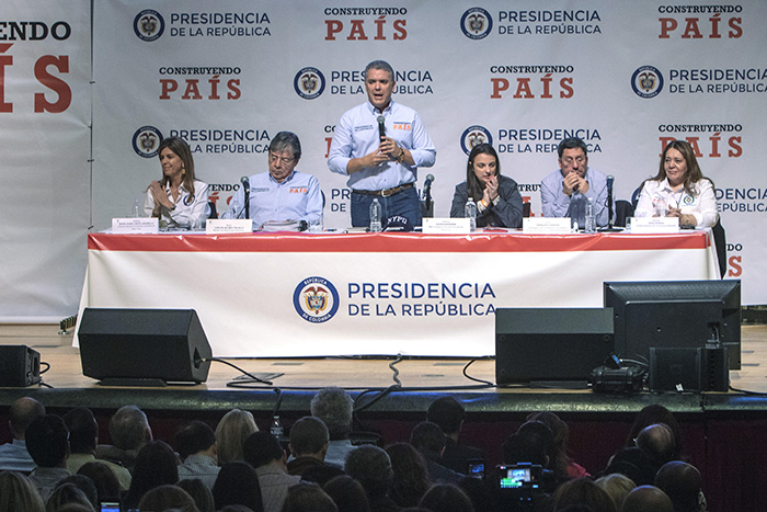 En su exposición ante colombianos residentes en Estados Unidos, el Jefe de Estado informó que la crisis migratoria será uno de los temas de su intervención en la Asamblea General de las Naciones Unidas. Fotos EFE.
