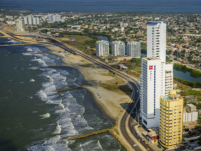 Actualmente, Hilton cuenta con una cartera de casi 140 hoteles y resorts abiertos y en funcionamiento que reciben a viajeros en todo el Caribe y América Latina