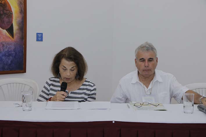 Durante su conferencia estuvo acompañada de Sergio Guerra, presidente de Adhilac