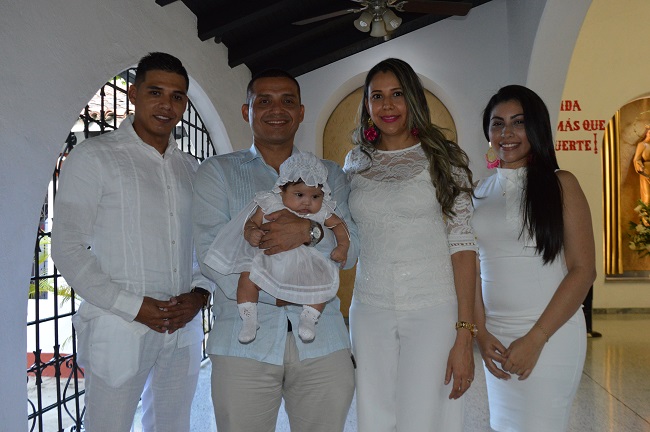 Luciana Lara Barreto, sus padres Alix Barreto y Bruno Lara, sus padrinos Ana Fontalvo y José Barreto.