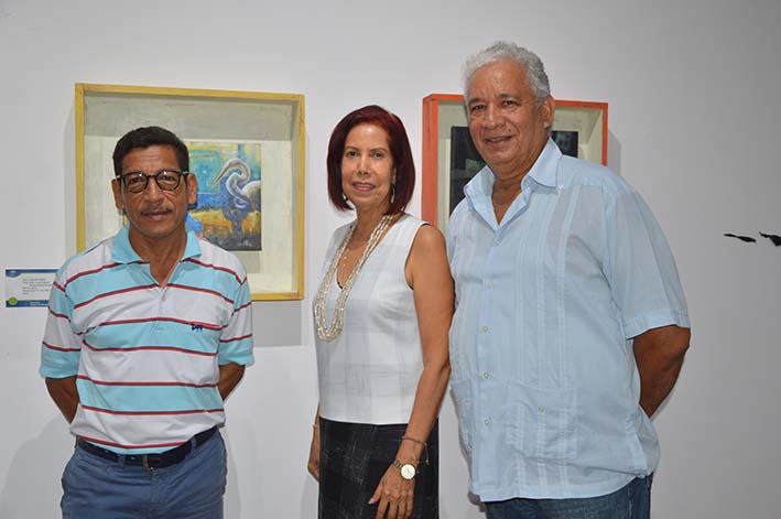 A la exposición asistieron Ángel Almendrales, Josefina Diazgranados y Carlos Suárez.