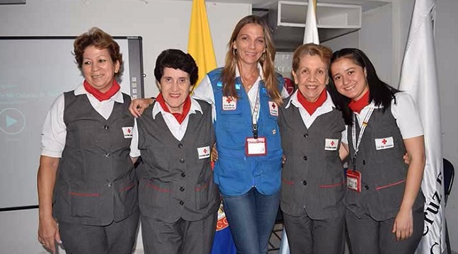 Beatriz Martha Dávila (centro), fue presidenta de la Cruz Roja seccional Magdalena por casi seis años.
