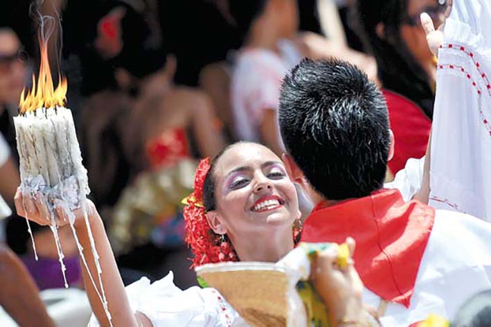 La festividad, que inició el 12 de enero, llega hoy a su máximo esplendor, con la coronación de la reina Central  2019, Salma Jatib Montes, en la plaza Majagual.