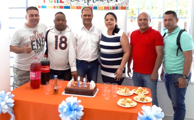 Néstor Tomás Pulido Arias con sus compañeros Leonardo Valero,  Wilmer Cardona,  Endri Villota,  Jorge García y  Albert Ríos.