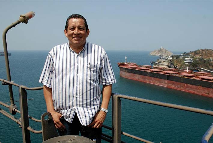 Luis Oñate Gámez lleva 30 años ejerciendo el periodismo en Santa Marta.