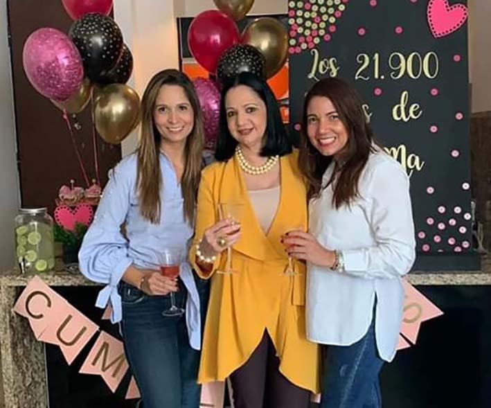 Luz Marina Diazgranados con sus hijas Mangie y Ana Milena Gual Diazgranados.