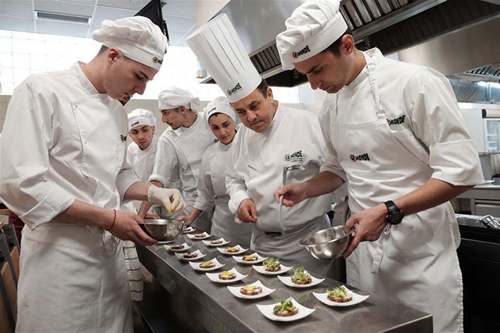 Los expertos preseleccionaron 13 chefs, evaluados por la historia del plato, los tiempos de cocción y el uso de ingredientes.