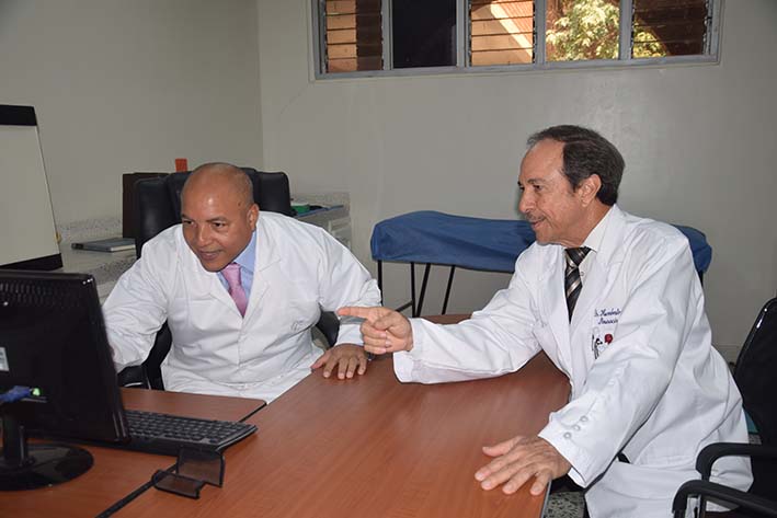 Ponzón Medina trabaja junto al reconocido médico Humberto Caiafa.