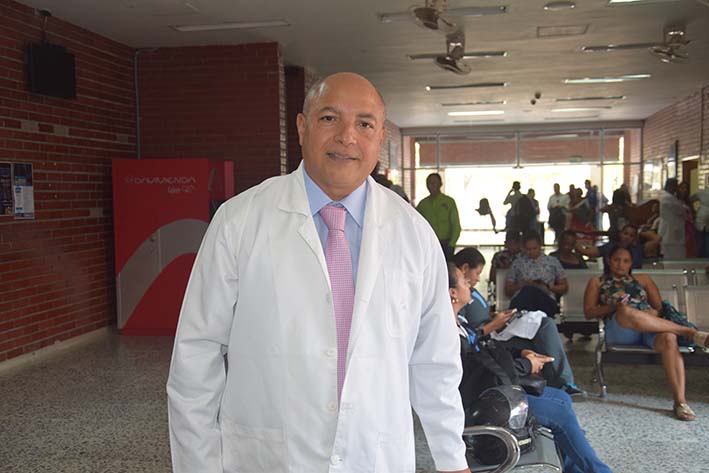 Wilmer Albis Ponzón Medina es el único médico en Santa Marta especializado en la atención a personas de la tercera edad.