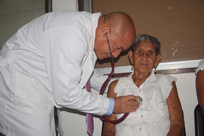 En Santa Marta solo hay un médico especializado en geriatría.