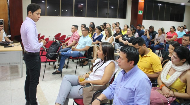 La Universidad del Magdalena recibió a los estudiantes con una conferencia en Comunicación Efectiva a cargo del profesional en Finanzas y Comercio Exterior, Fernando Espinosa Ceballos, docente catedrático de la Institución.