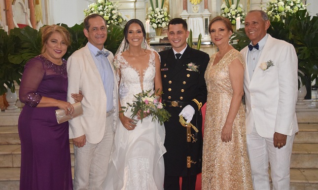 Yadira Santana, Cesar y Silvia Ternera, Eris Ternera con los recién casados Gildardo Peña Santana y María Alexandra Silva Ternera.