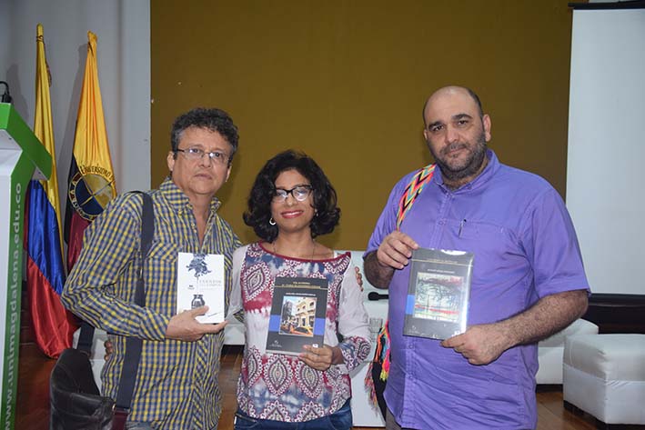 Los escritores Clinton Ramírez, Anabell Manjarrés y Jorge Elías Caro. 