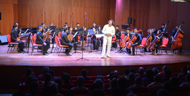 La Orquesta Filarmónica Cajamag estuvo bajo la dirección del maestro Massimiliano Agelao.