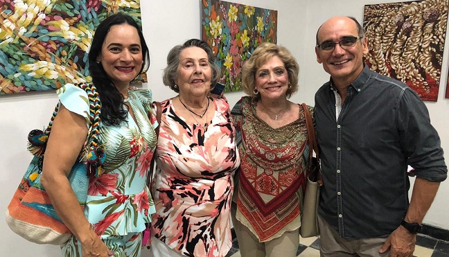 Junto al artista Urbano De La Hoz aparecen Clara De La Hoz Lomanto, Josefina Lomanto y Cecilia Lomanto.