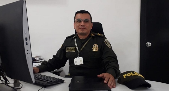 Intendente, Edgar Castellanos, quien labora en la policía hace 21 años y se desempeña como secretario privado.