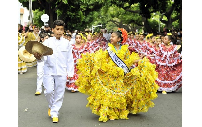 Momento en que la ‘Niña Cesar’ realizaba su representación en el desfile de Piloneras infantiles y juveniles. / Fotos: Cortesía Fundación Festival de la Leyenda Vallenato.  