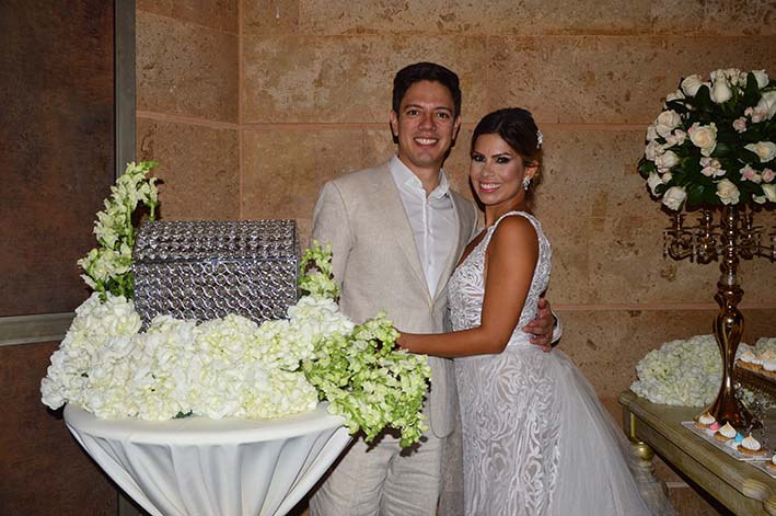 Los recién casados, Enrique Aarón Mejía y Desiree Bermúdez Posada.