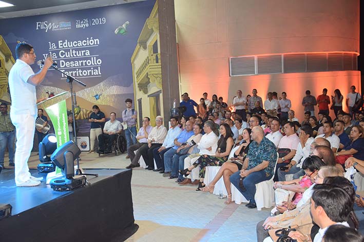 El evento de inauguración inició con las palabras del rector Pablo Vera Salazar.