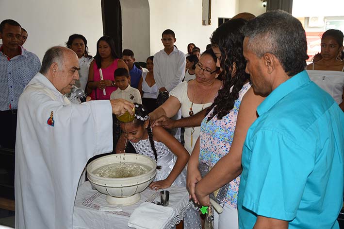 Ariadna Jordanny Bolaños, fue bautizada junto a sus padres Omar Bolaño Sarmiento y Yerenis Aritama Avendaño; y sus padrinos Arturo Bornachera y Griselda Cabrera Avendaño.