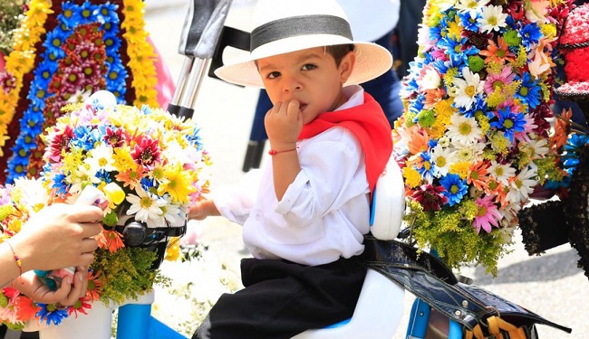 Los niños son el show más esperados por el público asistente a los desfiles de la feria. Foto tomadad de internet.