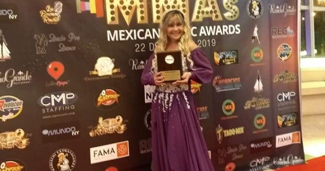 Samaria Erika Schultz en la alfombra roja de los premios  The MMAs Mexican Music Awards 2019.
