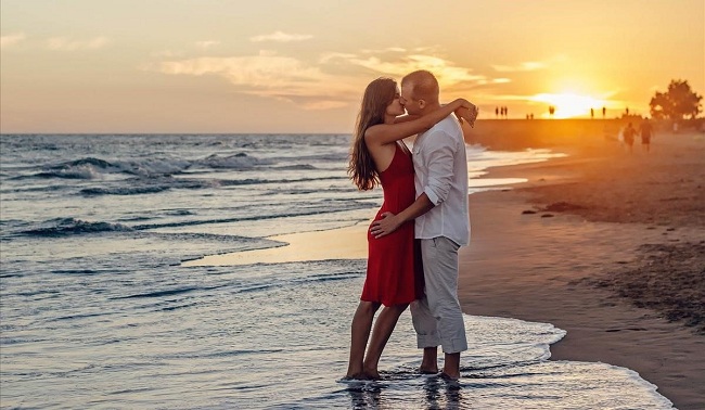 Las parejas en Santa Marta tienen las hermosas playas de la ciudad cómo el lugar óptimo para el romance. 
