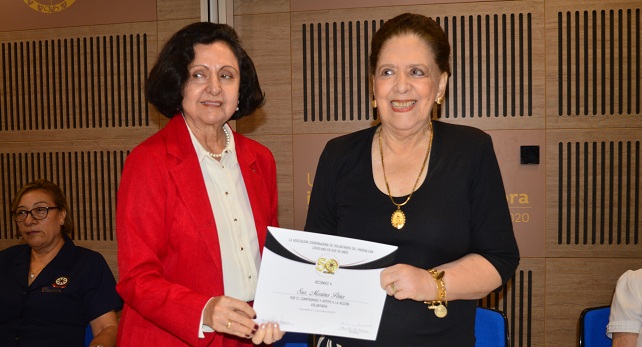 En el acto también recibió mención de honor la señora  Marina Peña de Linero, expresidenta de la Asociación Colombiana de Voluntarios Hospitalario y de Salud y expresidenta de Covolmag.