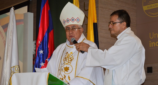 El evento inició con la bendición de Monseñor Luis Adriano Piedrahita.