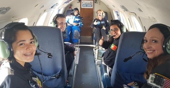 Las jóvenes Ivanna Margarita Hernández Ramírez, María Paula Lozano y Giuliana Fiorillo Galvis, con Damián Madero Fontecha como mentor, quien hace parte del Grupo Educativo More, Santa Marta, fueron los ganadores del primer PoSSUM 13 International Microgravity Flight Challenge.